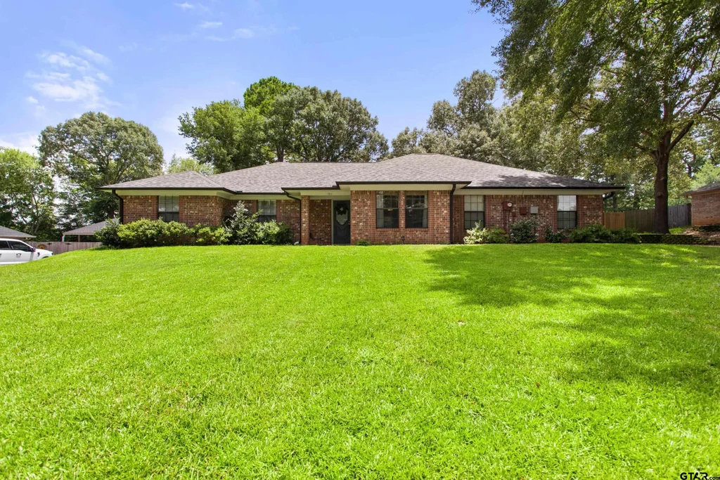 353 Royal Cir, Whitehouse