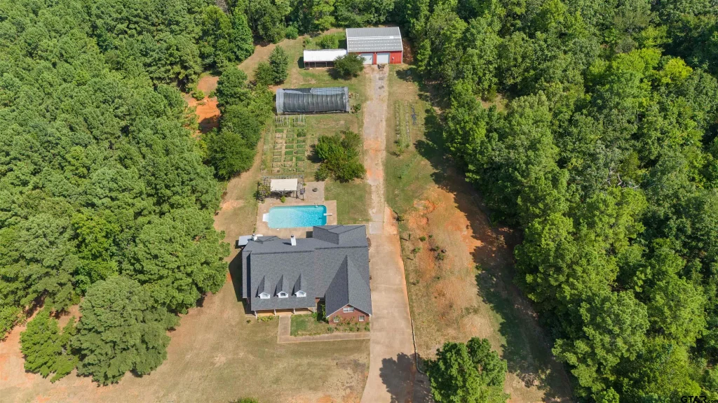 10377 Mountain View Rd, Whitehouse