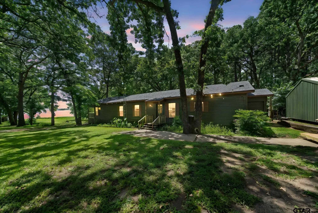 10351 County Road 4101, Frankston