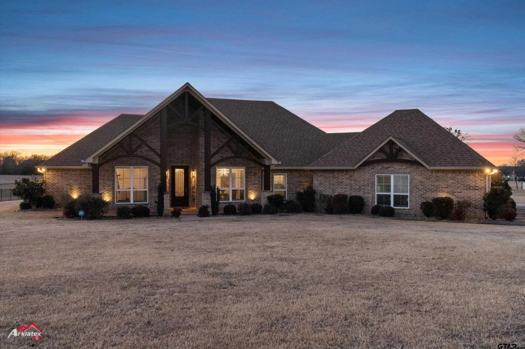 15671 Stallion Lake Blvd, Lindale