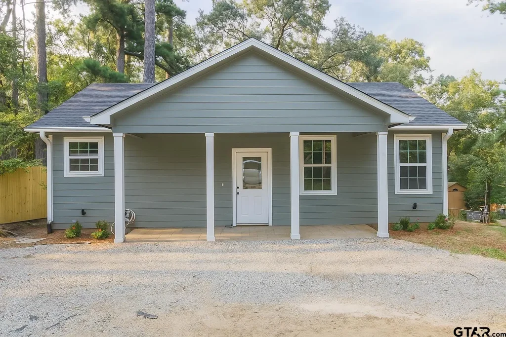 17073 Hillside Dr, Flint