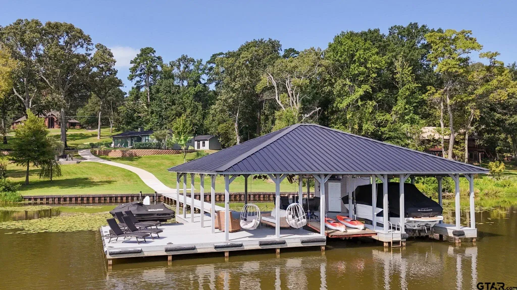 15807 N Peninsula, Whitehouse