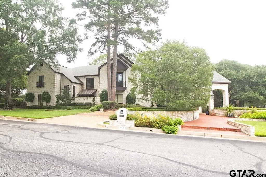 7104 Gleneagles, Tyler