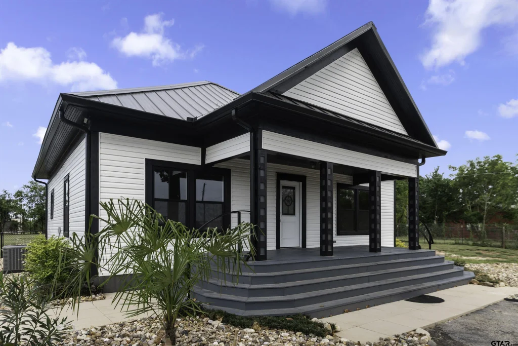 809 S Houston, Bullard