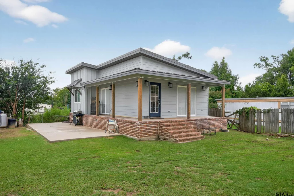 17731 Cr 2194, Whitehouse