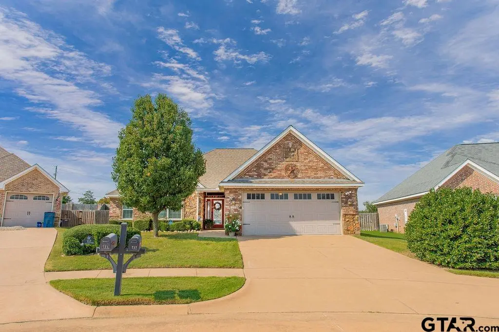 717 White Bear Trl, Lindale