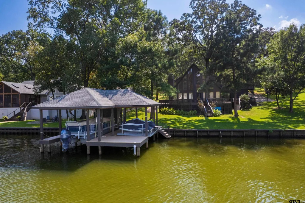 1555 Canadian Drive, Scroggins