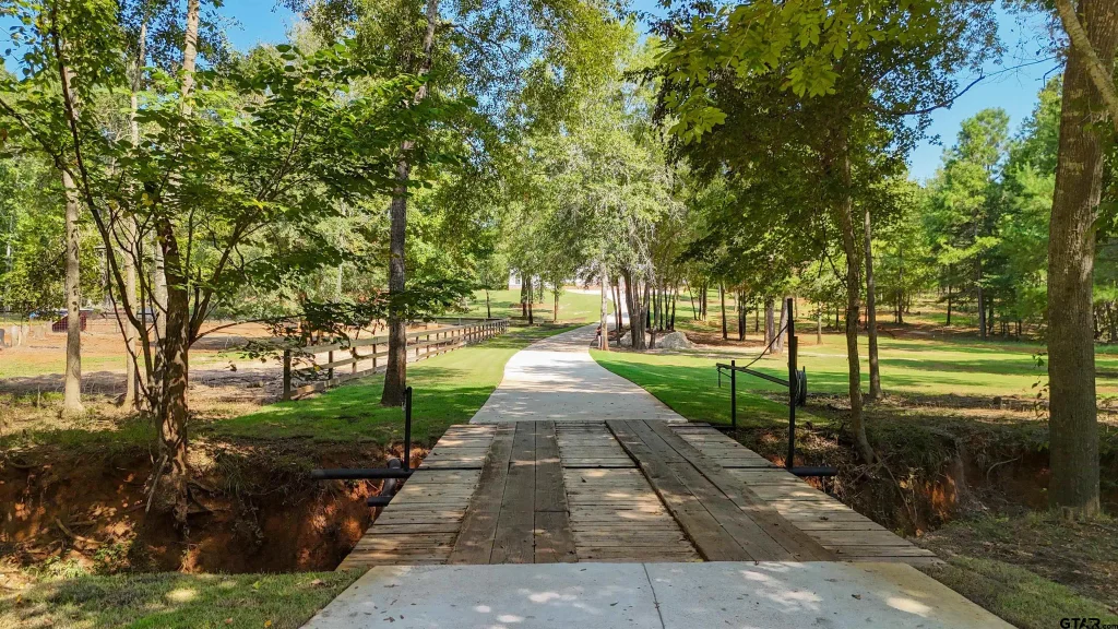 502 Lost Creek, Whitehouse