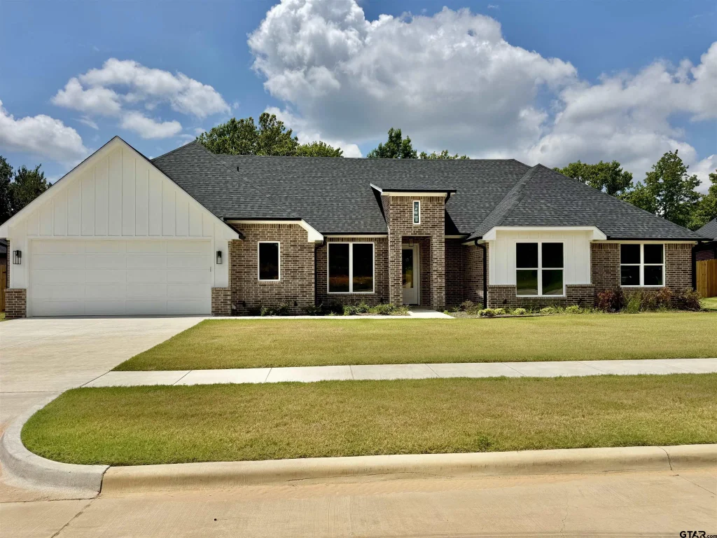 990 Mallard, Lindale