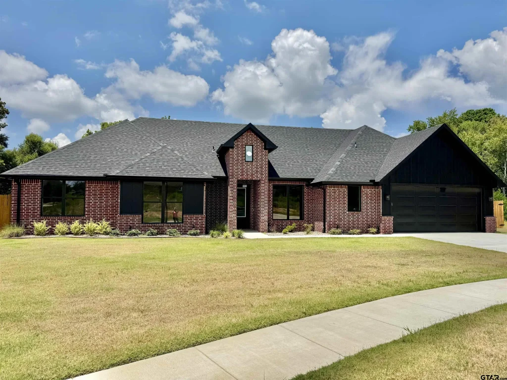 984 Mallard, Lindale