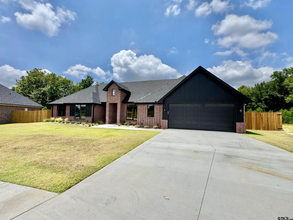 984 Mallard, Lindale