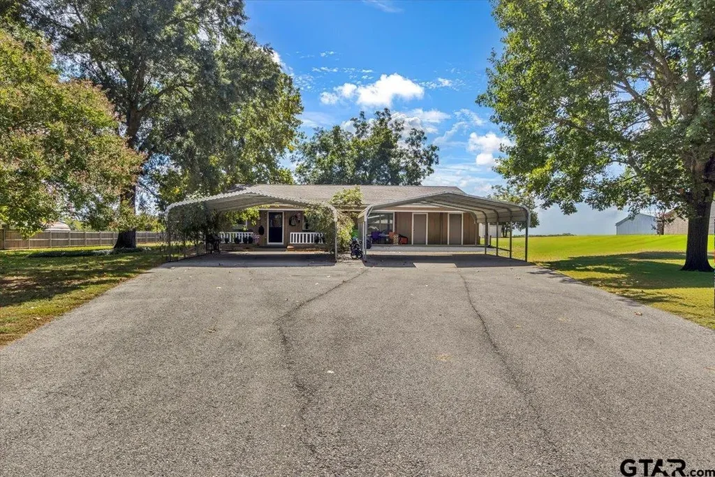 15135 County Road 1103, Flint