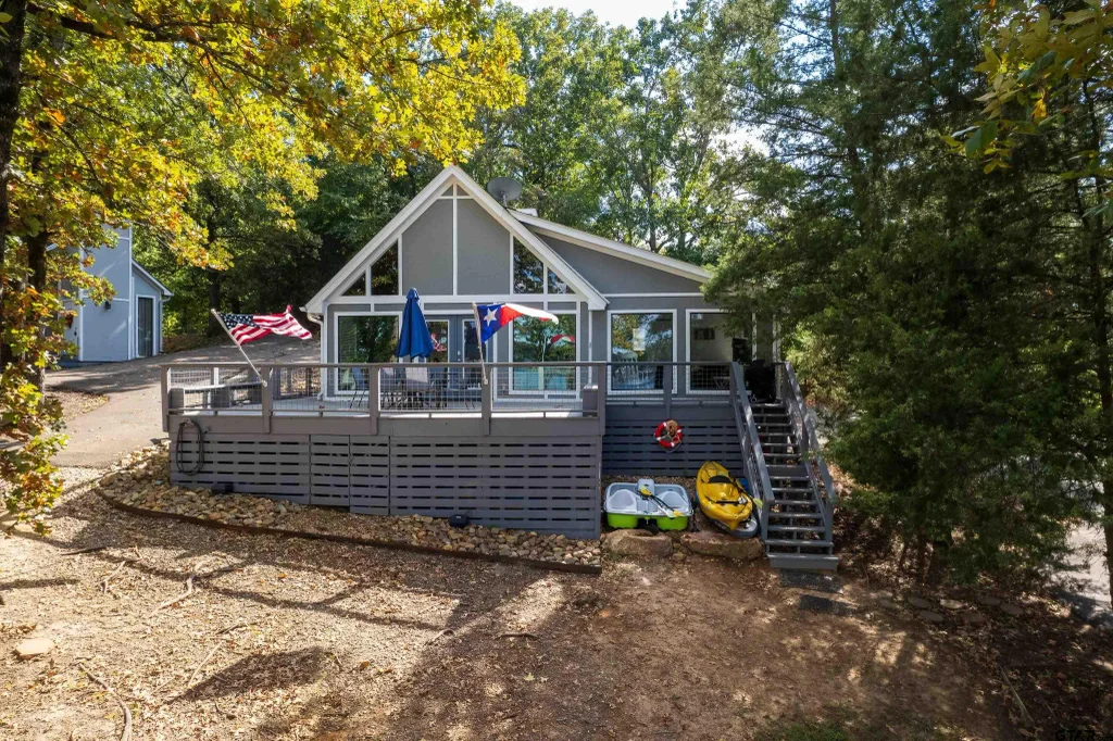 108 E Barker Creek Dr, Scroggins