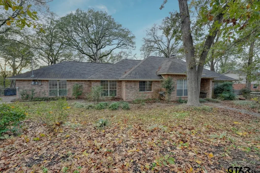 532 Woodside Dr, Hideaway