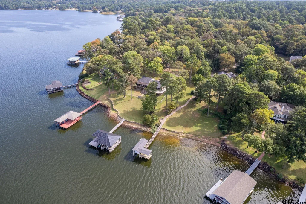 18004 Lookout Valley, Flint