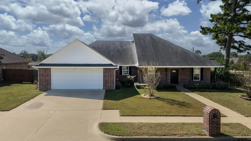 807 Jaxon Dr., Whitehouse