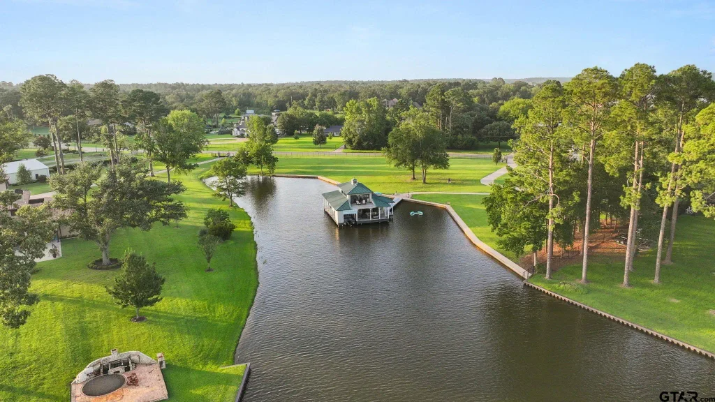 17790 Southpoint Rd, Whitehouse