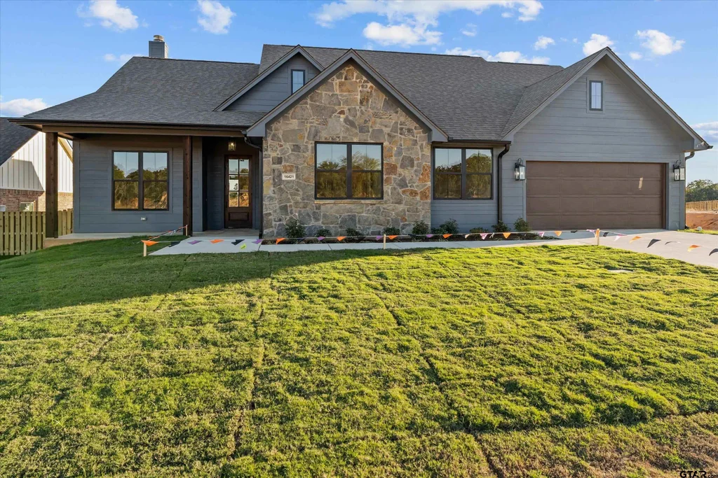 16421 Clearview Drive, Lindale