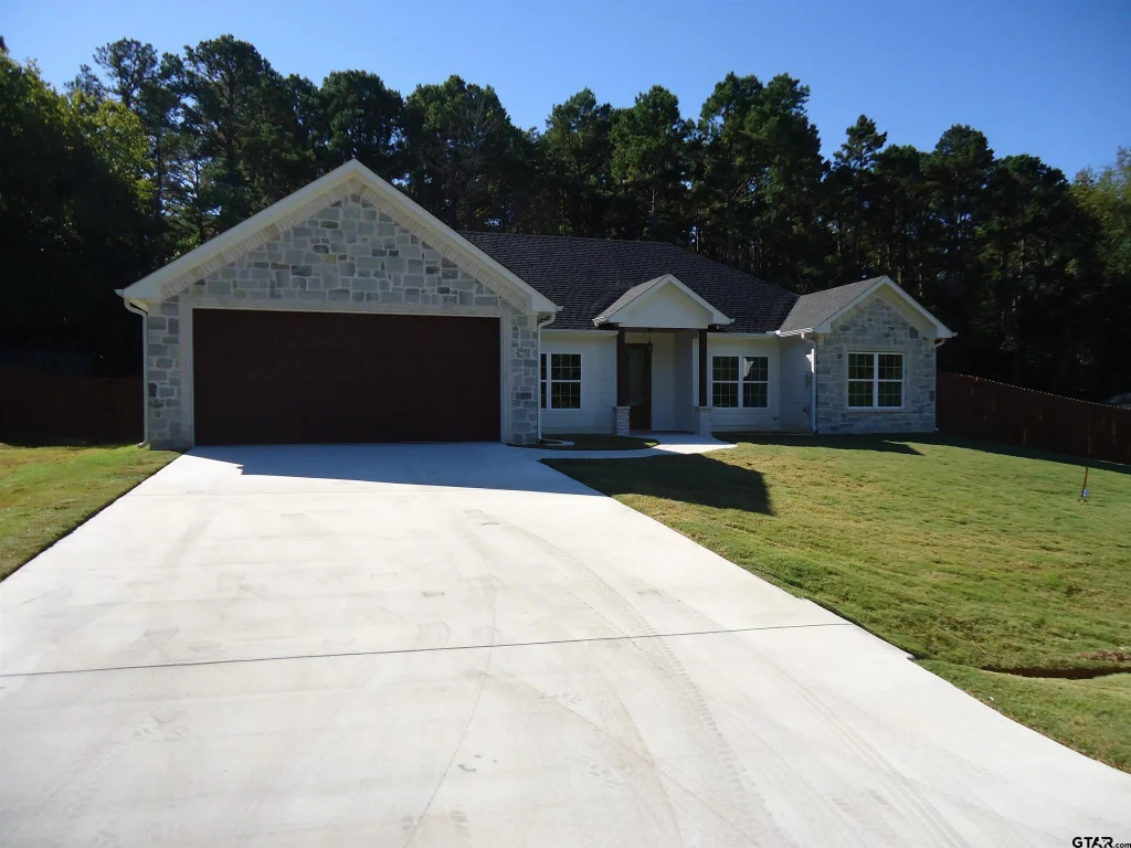 307 Windridge Dr, Whitehouse