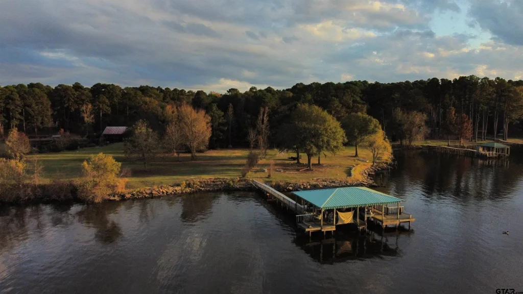 15722 Timberhill Dr, Flint