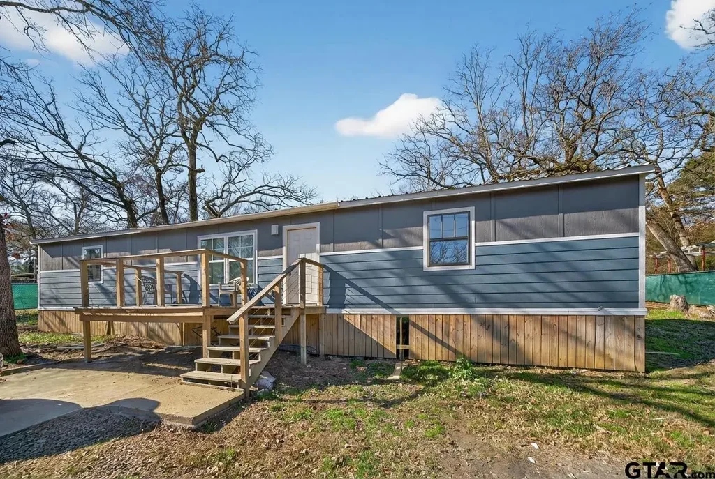 22666 Lakeway Harbor, Flint