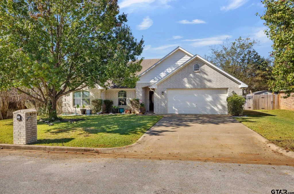 111 Bluebird, Whitehouse