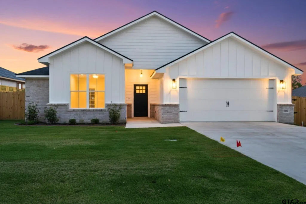 16513 Crossing Circle, Lindale