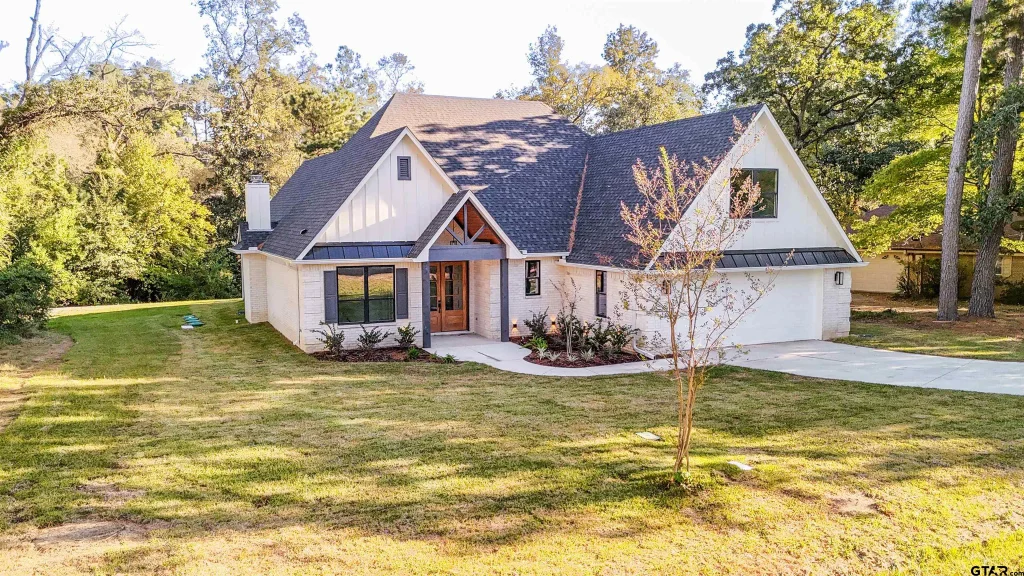 221 Brookside Dr, Hideaway