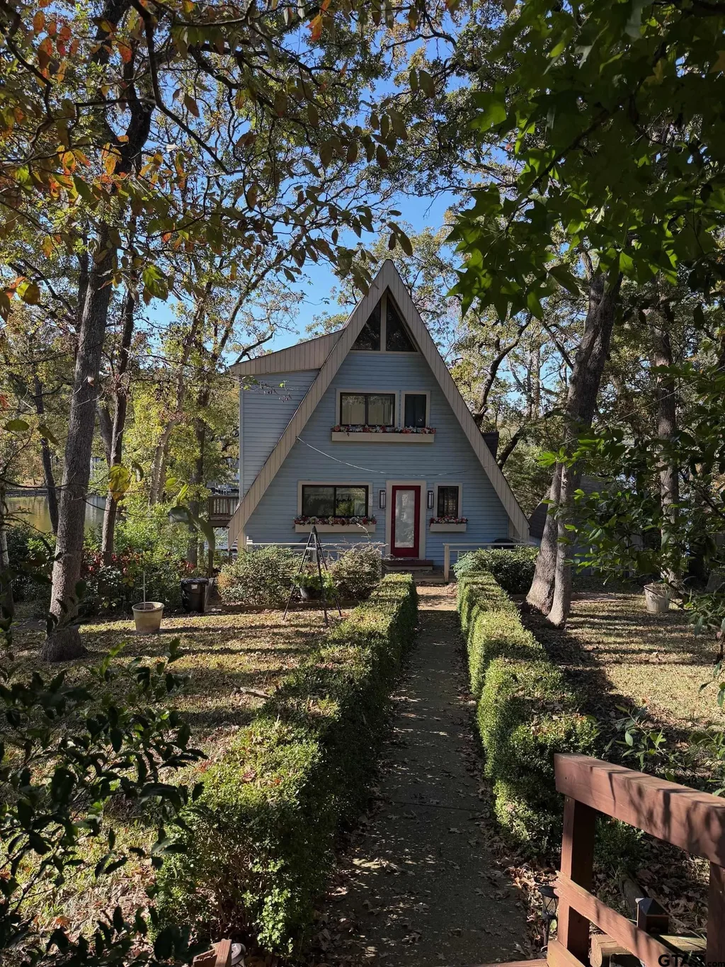 520 Hideaway Ln E, Hideaway