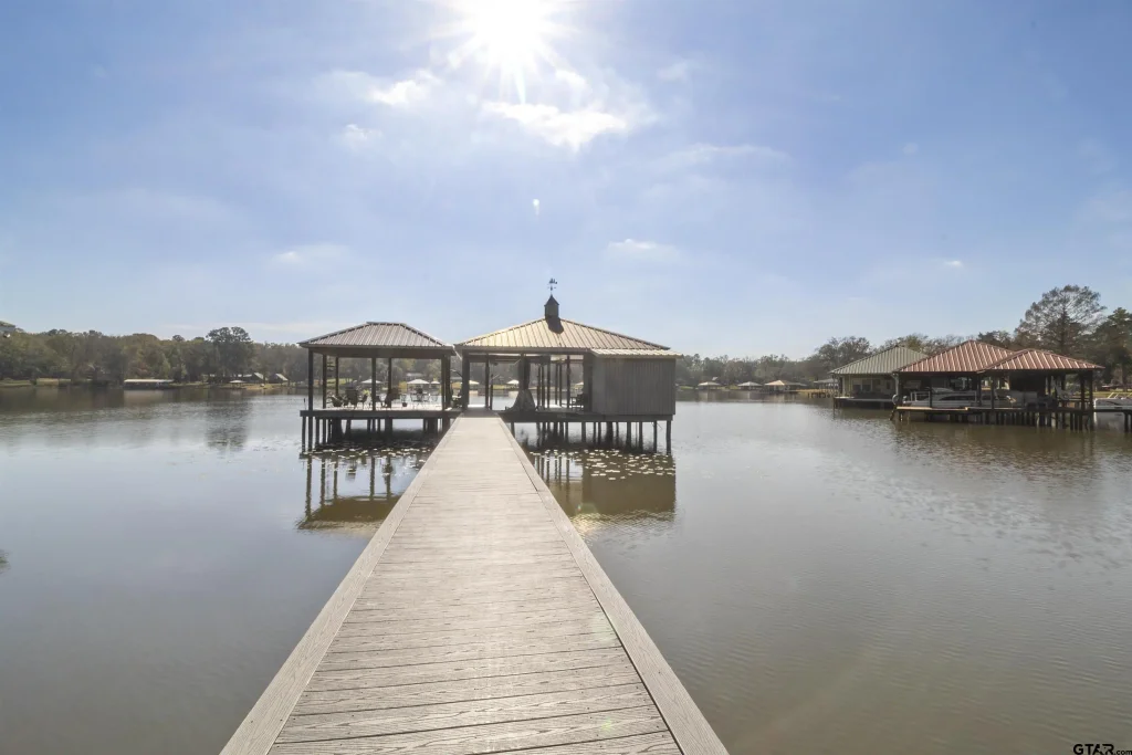 14131 Peninsula, Whitehouse