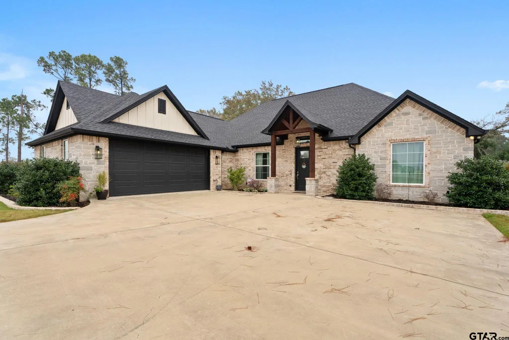 13937 Magnolia Grove, Lindale