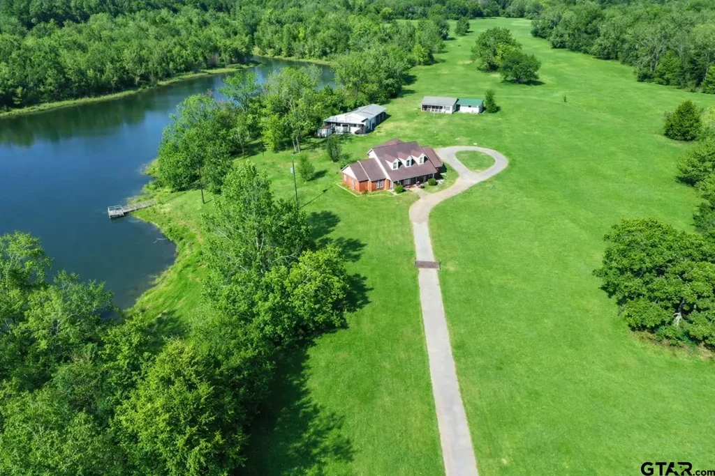 373 Cr 2724, Mineola