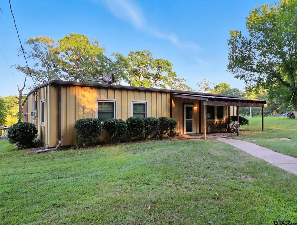 402 Watson Rd, Longview