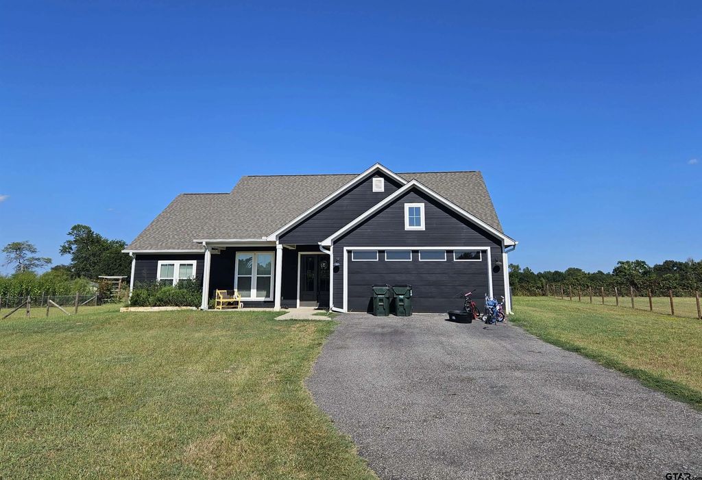 21540 Kayla Lane, Mineola