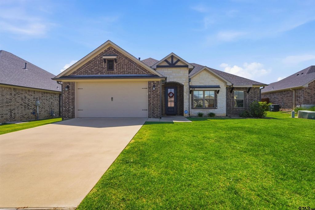 208 Patience, Lindale