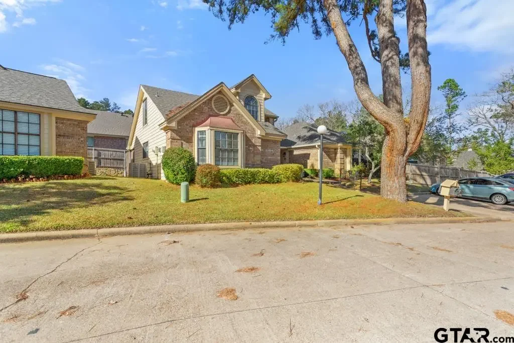 5745 Golden Oaks, Tyler