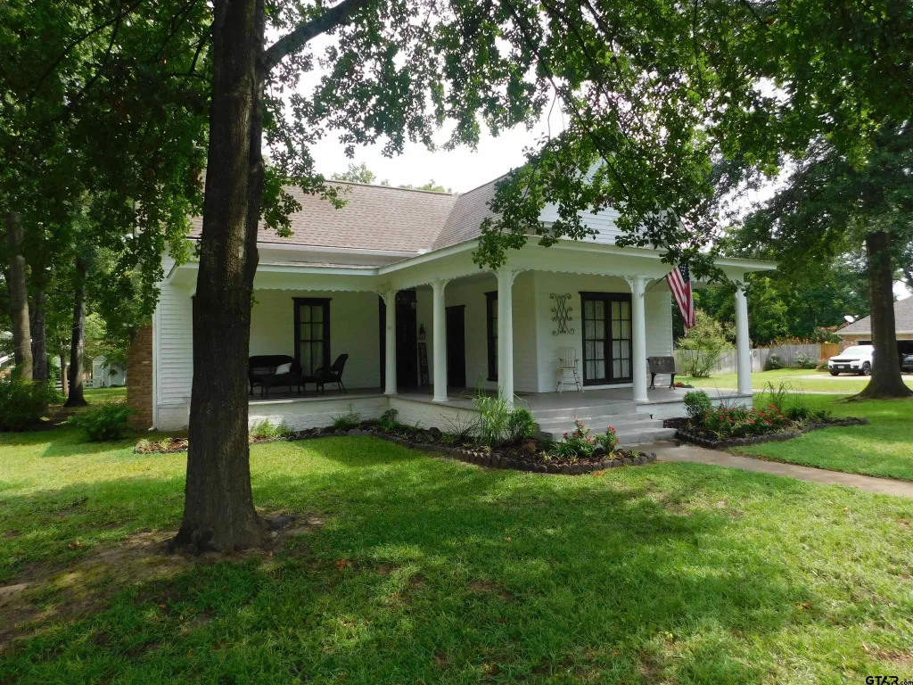 602 E North St, Lindale