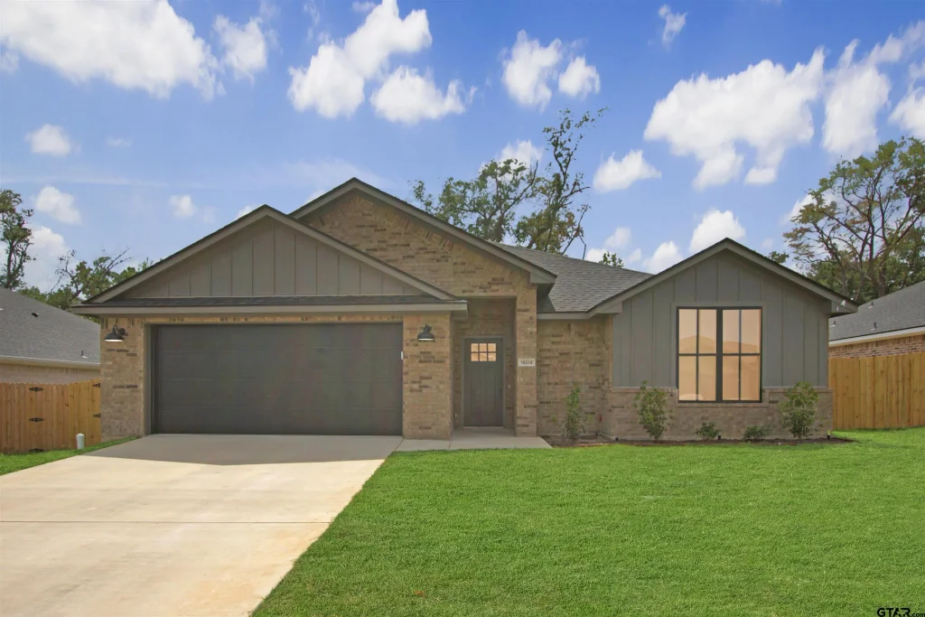 16318 Crossing Cir., Lindale