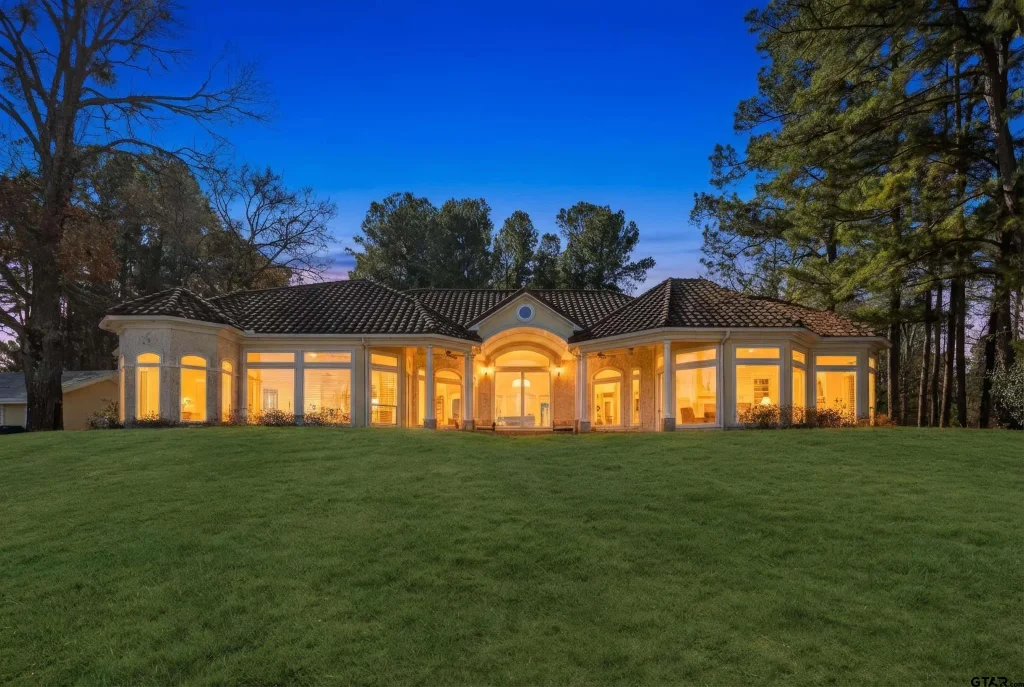 24901 County Road 4117, Frankston