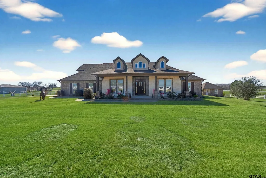 23151 Champion Dr., Lindale