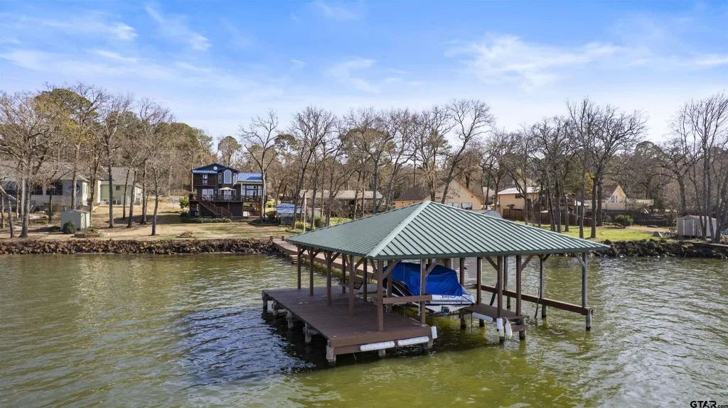 20848 Bay Shore Dr, Flint