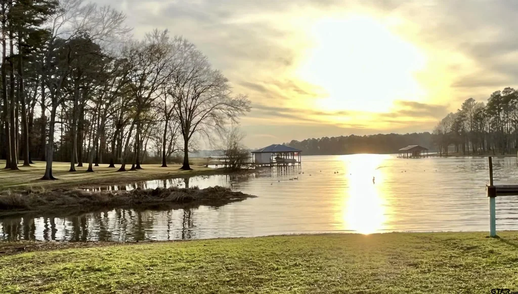 915 Red Bud, Bullard