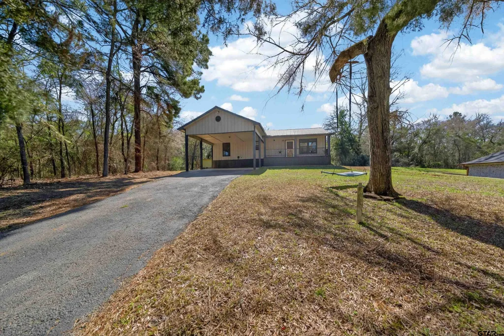 20847 Lakeview Dr, Flint