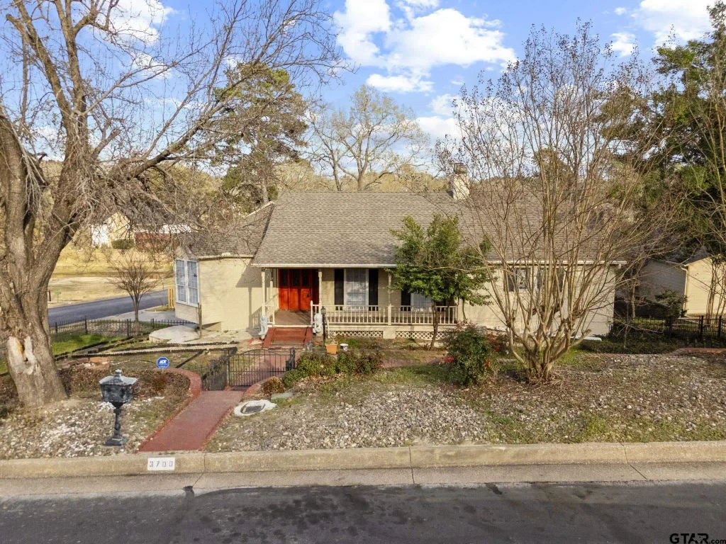 3700 Lake Vista Circle, Tyler