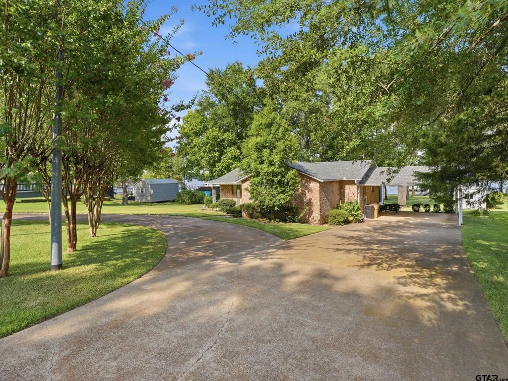504 Cr 2298, Mineola