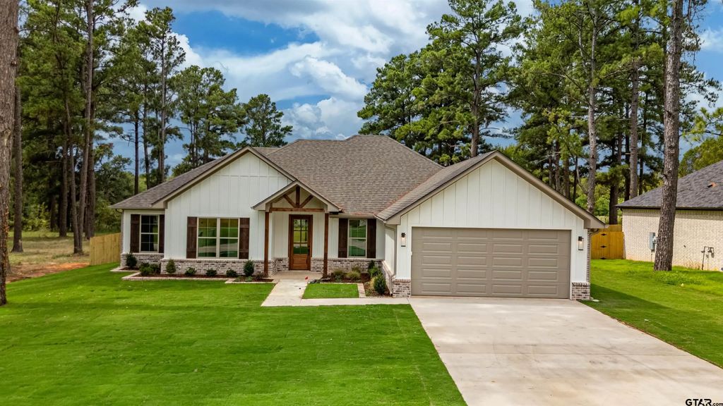 12124 Pinecrest Drive, Flint