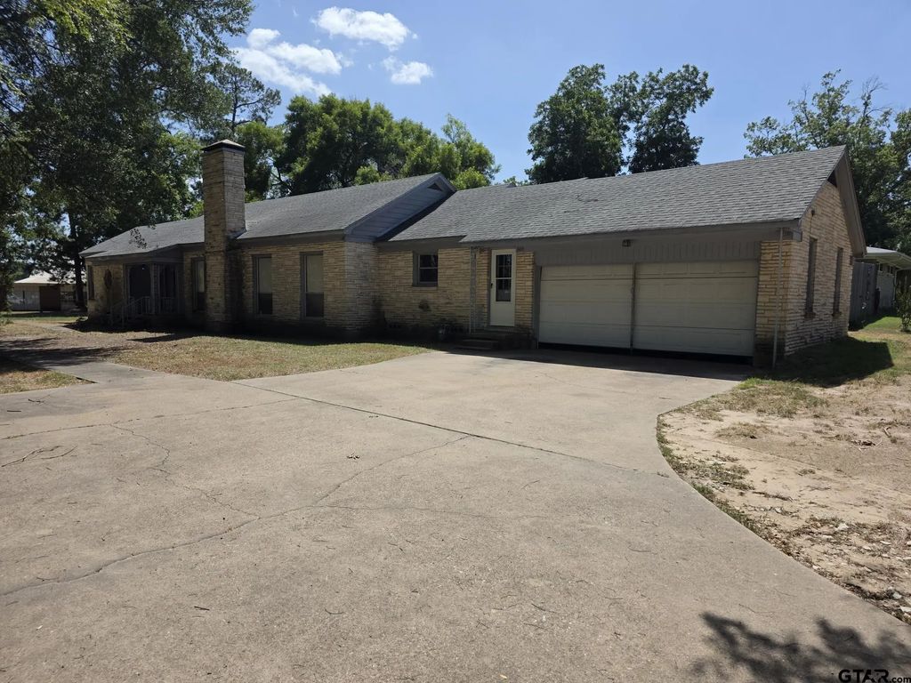 608 E Lane, Quitman