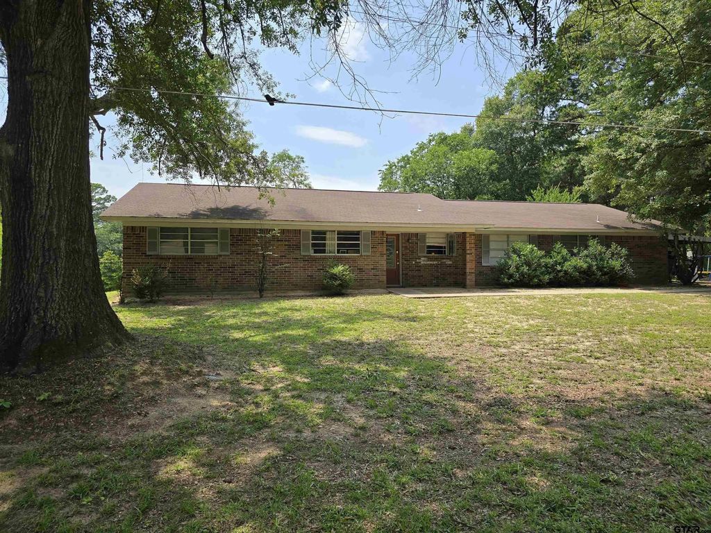 84 County Road 1128, Daingerfield