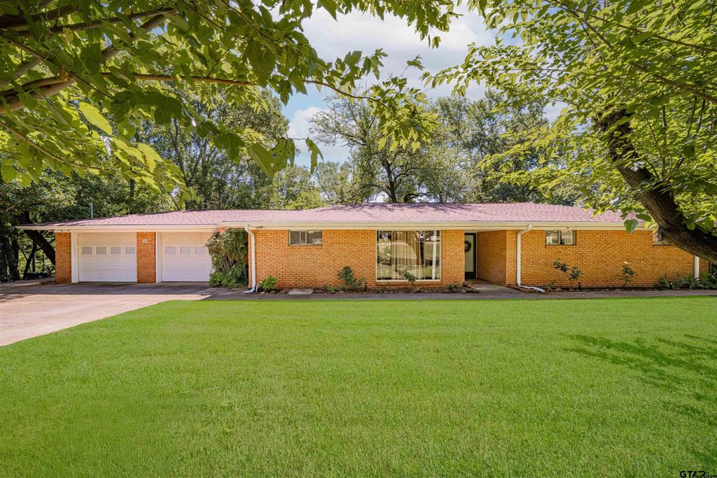 410 Hanes Blvd., Hughes Springs