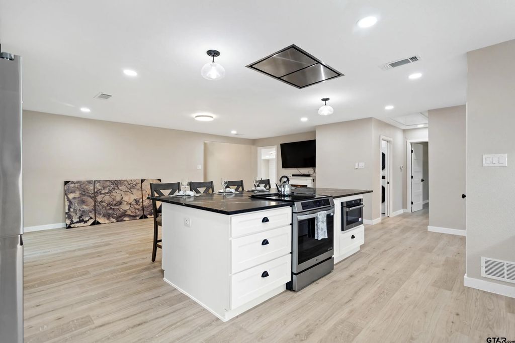 414 E Hideaway Ln, Hideaway